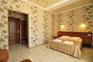 Гостиница «Венус» Нижнее Джемете Двухместный номер с 1 кроватью или 2 отдельными кроватями и балконом-1